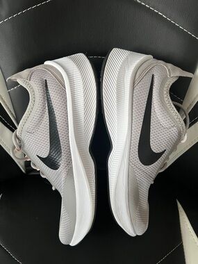 NIKE EXP-Z07 WOMEN'S RUNNING SHOES Atmosphere Grey, Black, and White Size 7.5